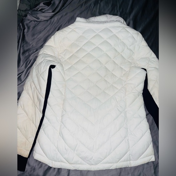 Tommy Hifiger Light weight Puffer Coat - Picture 2 of 3